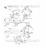 CACHE LAT&Eacute;RAL/GARDE CHAINE pour Kawasaki VN2000 2005